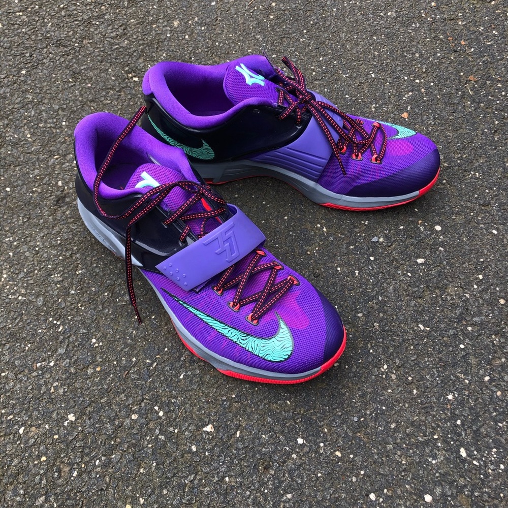 Men’s Nike KDs Size 13